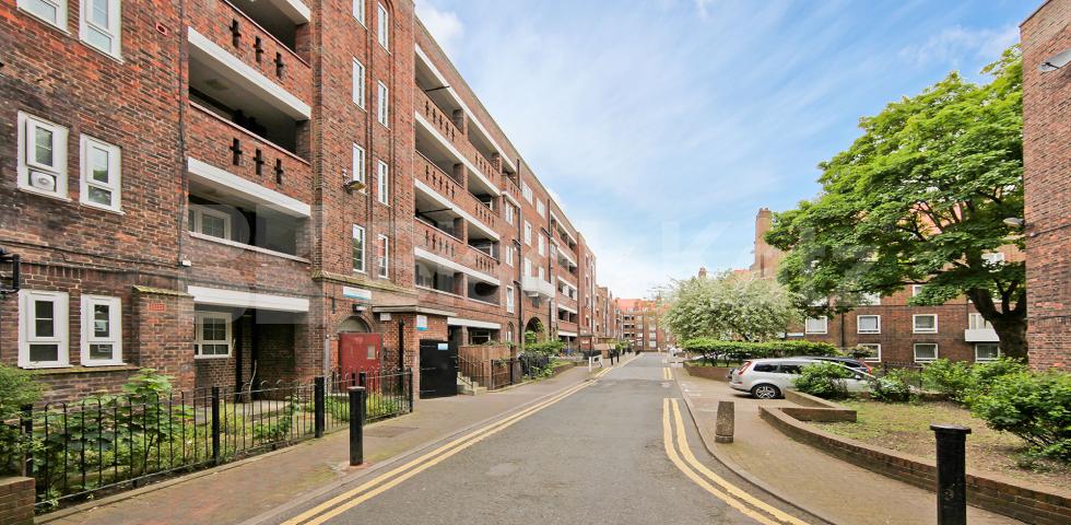 			LET , 2 Bedroom, 1 bath, 1 reception Apartment			 Peckham Road , Camberwell/Peckham